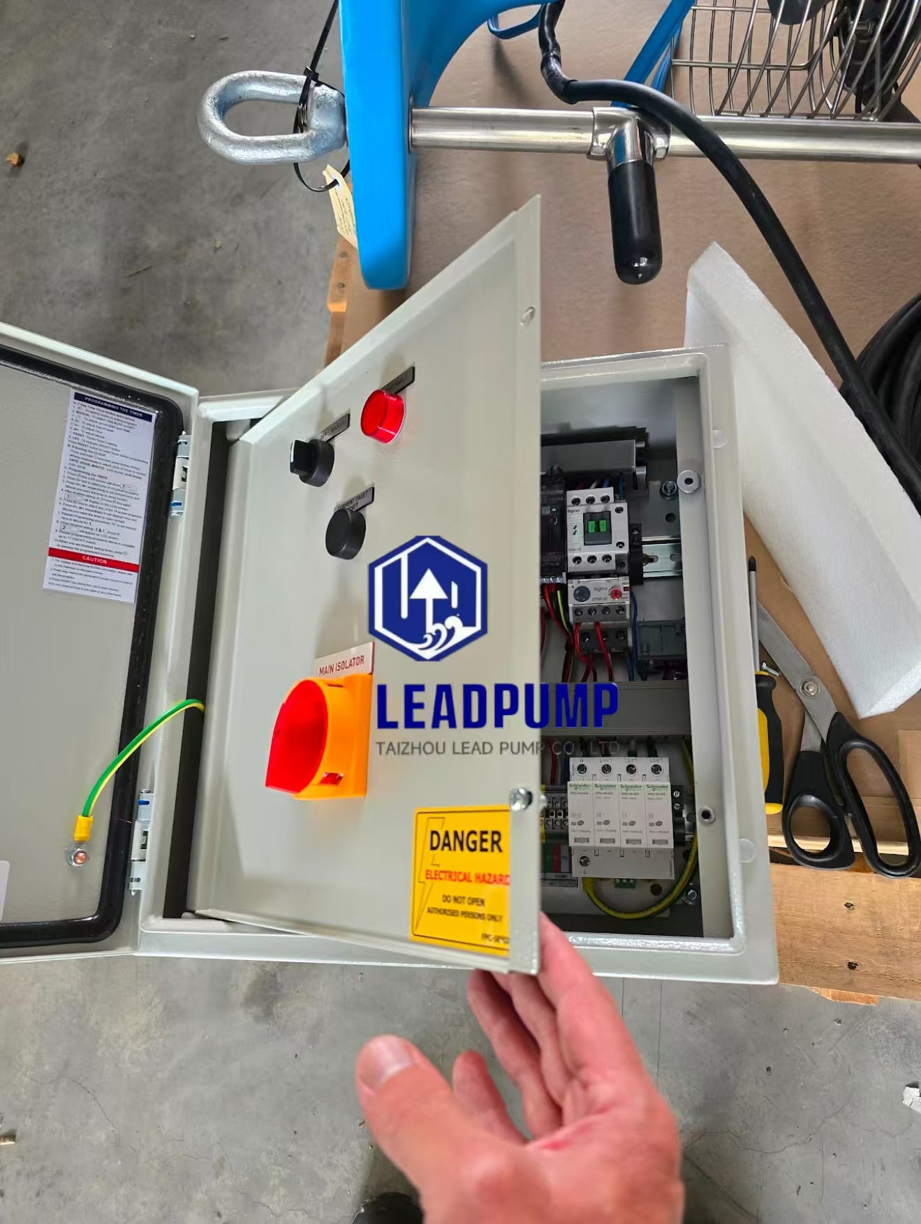 Taizhou Lead Pump Co., Ltd는 새로운 규제 변경에 대한 맞춤형 전력 제어 캐비닛 솔루션을 제공합니다.